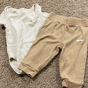 6 mo Nike Kids Beige and Light Gray Jogger Set